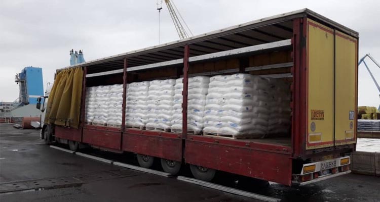 کارگر جهت حمل بار 